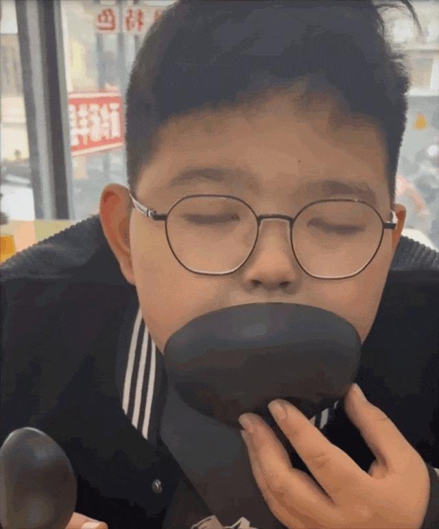 DƬ